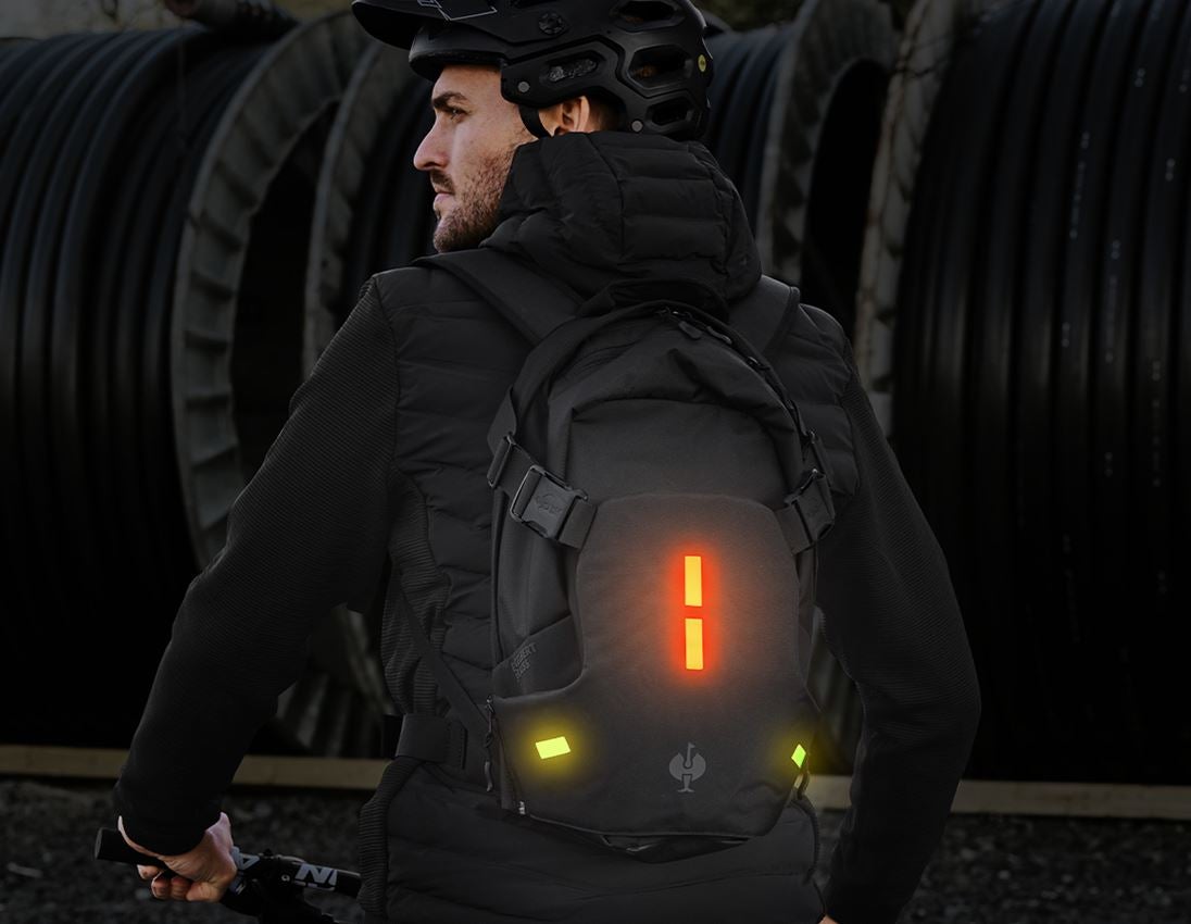 Doplňky: e.s. OLED Backpack + černá